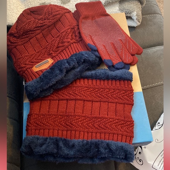 Hat, glove, and scarf combo - Picture 2 of 2